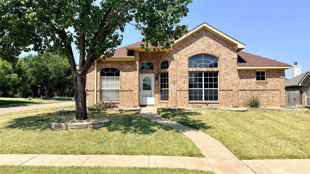 Photo of 2301 Stratford Drive, Mesquite, TX 75150 (MLS # 21348539)