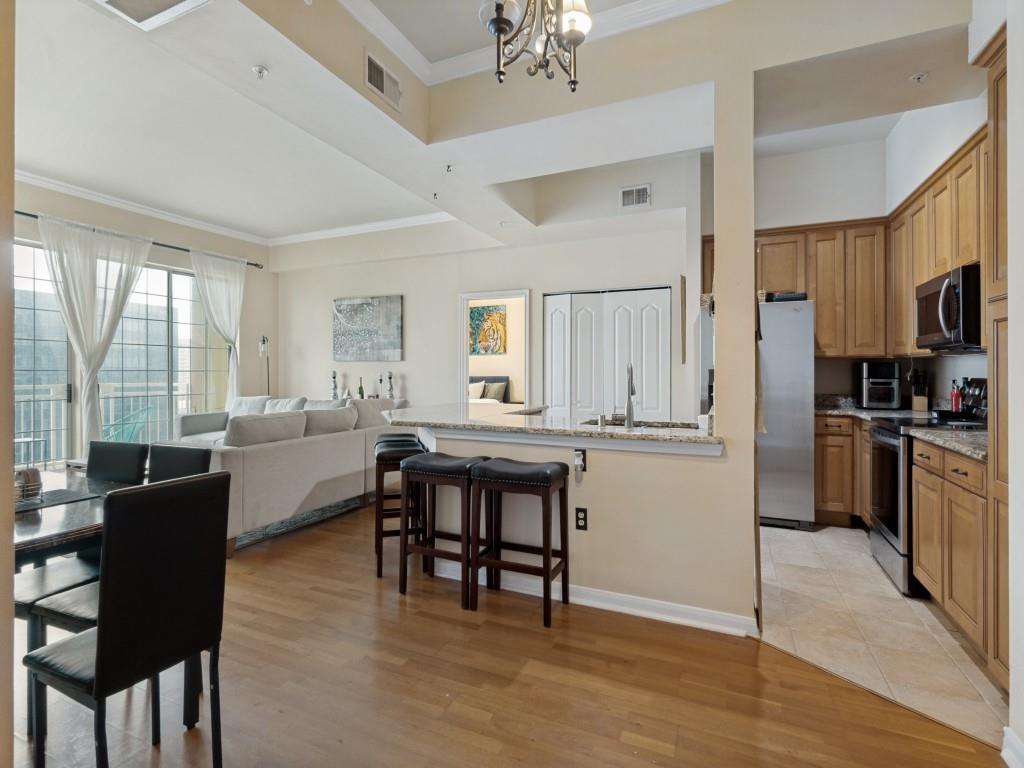 3225 Turtle Creek Boulevard 943