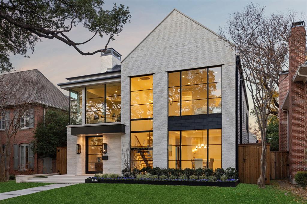 3744 Stanford Avenue