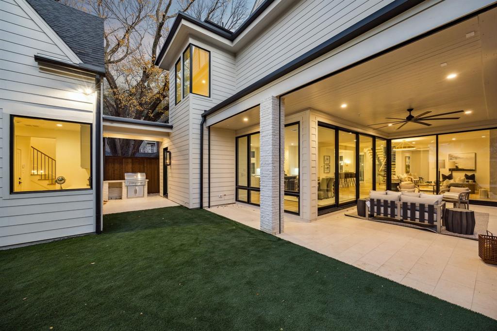 3744 Stanford Avenue