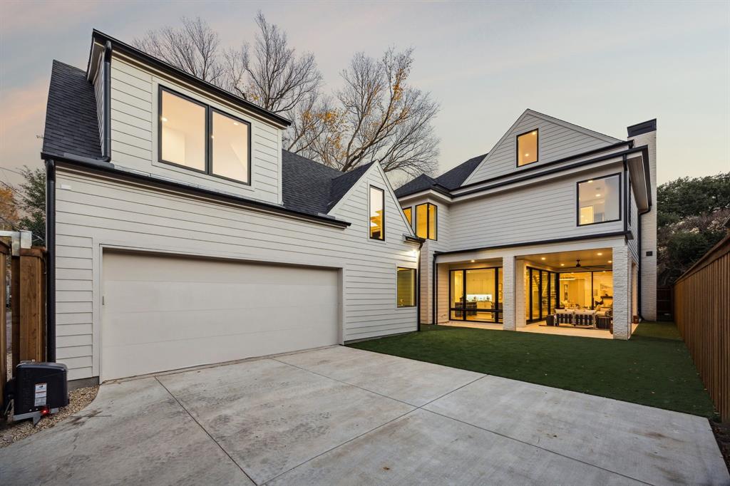 3744 Stanford Avenue