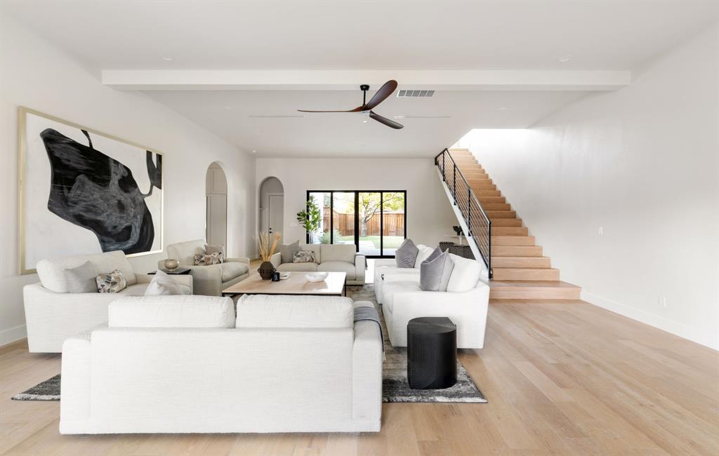 5525 Charlestown Drive