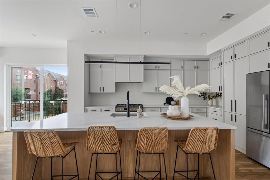 4330 Dickason Avenue 101