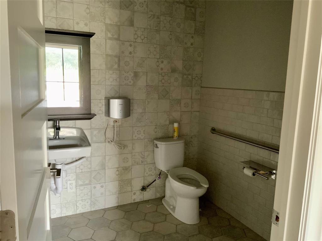 824 N Hwy 377