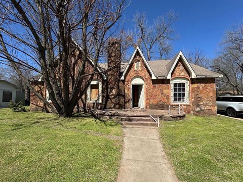 401 Pine Bluff Street Paris TX 75460