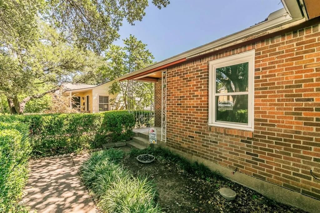 Photo of 3241 Sandage Avenue, Fort Worth, TX 76109 (MLS # 21267884)