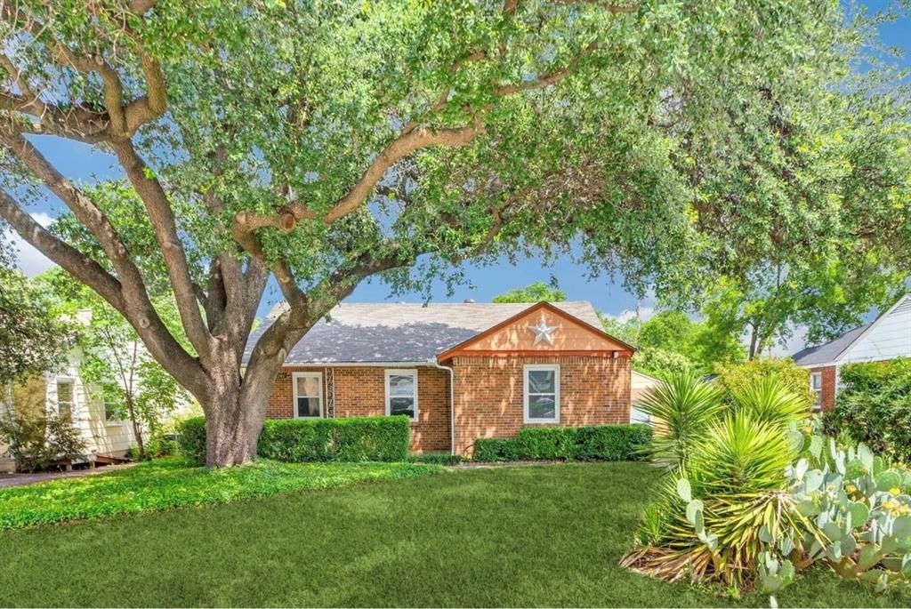 Photo of 3241 Sandage Avenue, Fort Worth, TX 76109 (MLS # 21267884)