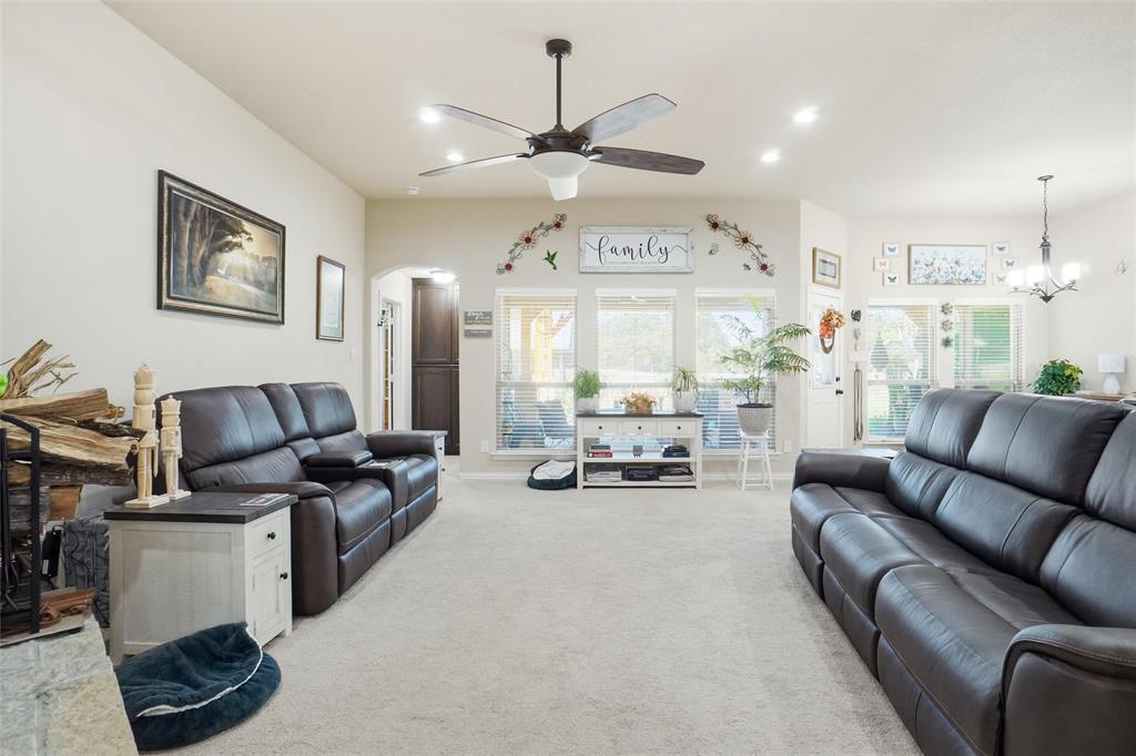 Springtown, Texas 76082, United States, 4 Bedrooms Bedrooms, ,2 BathroomsBathrooms,Residential,Active,231944