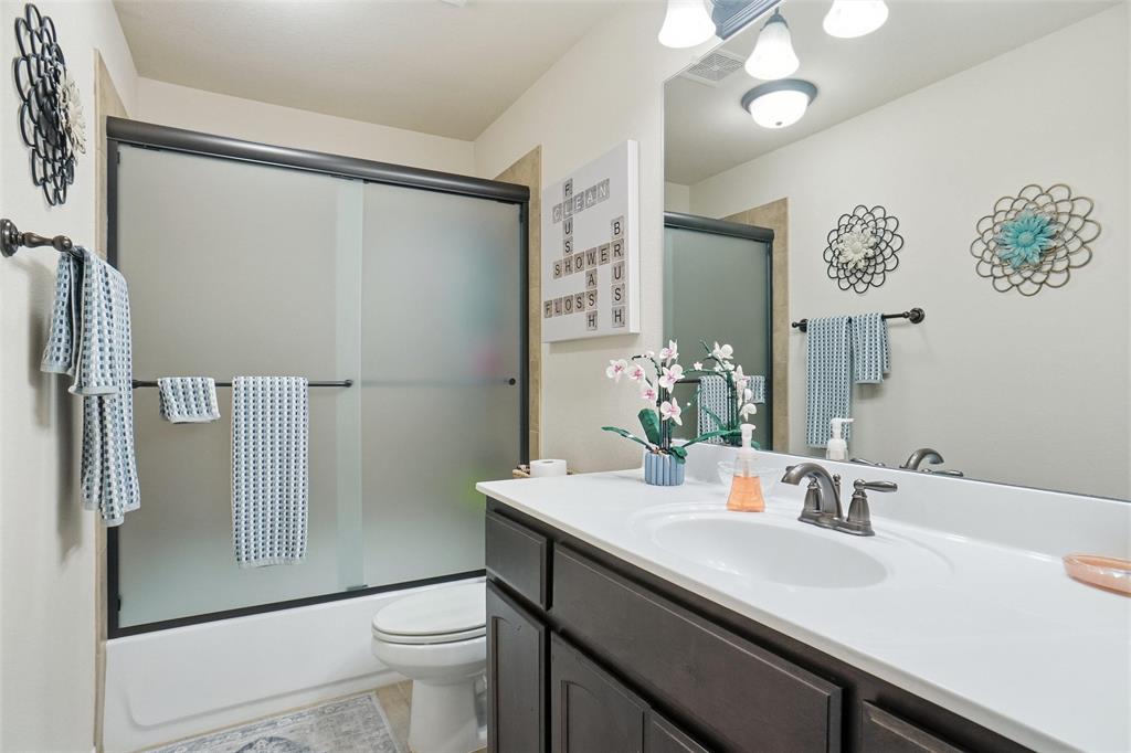 Springtown, Texas 76082, United States, 4 Bedrooms Bedrooms, ,2 BathroomsBathrooms,Residential,Active,231944