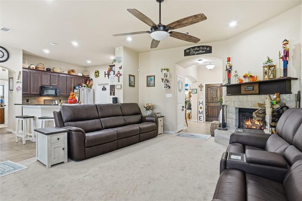 Springtown, Texas 76082, United States, 4 Bedrooms Bedrooms, ,2 BathroomsBathrooms,Residential,Active,231944