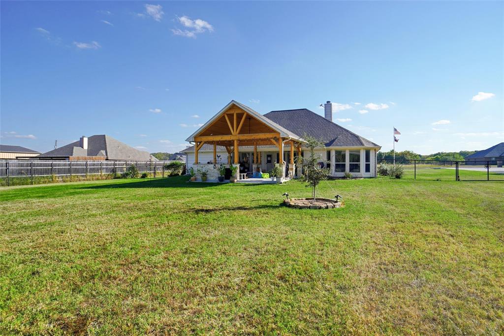 Springtown, Texas 76082, United States, 4 Bedrooms Bedrooms, ,2 BathroomsBathrooms,Residential,Active,231944