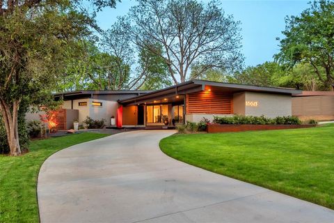 Photo of 10043 Woodgrove Drive, Dallas, TX 75218 (MLS # 21041887)