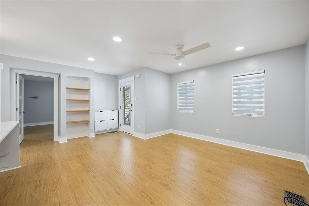 4231 Travis Street 23