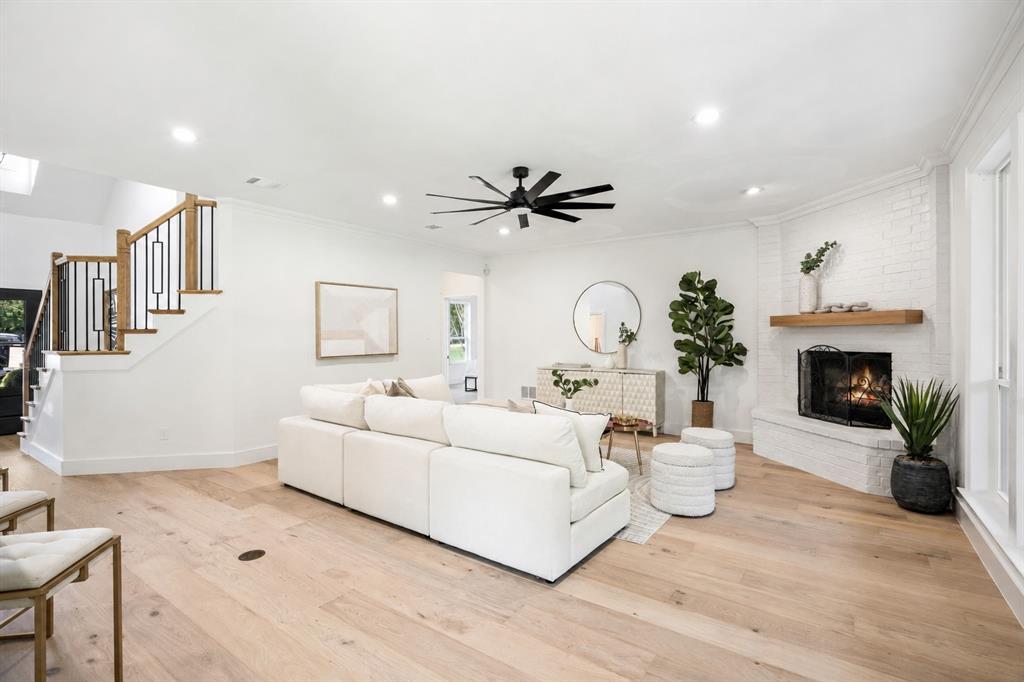 890 Topaz Lane