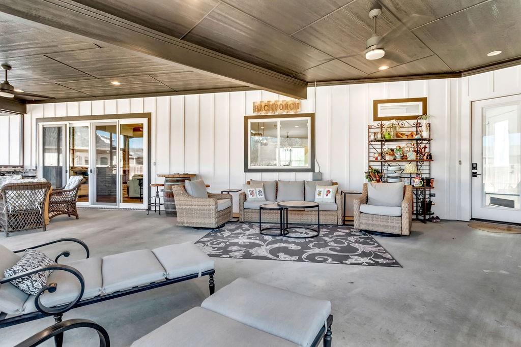 HIDEAWAY - Residential