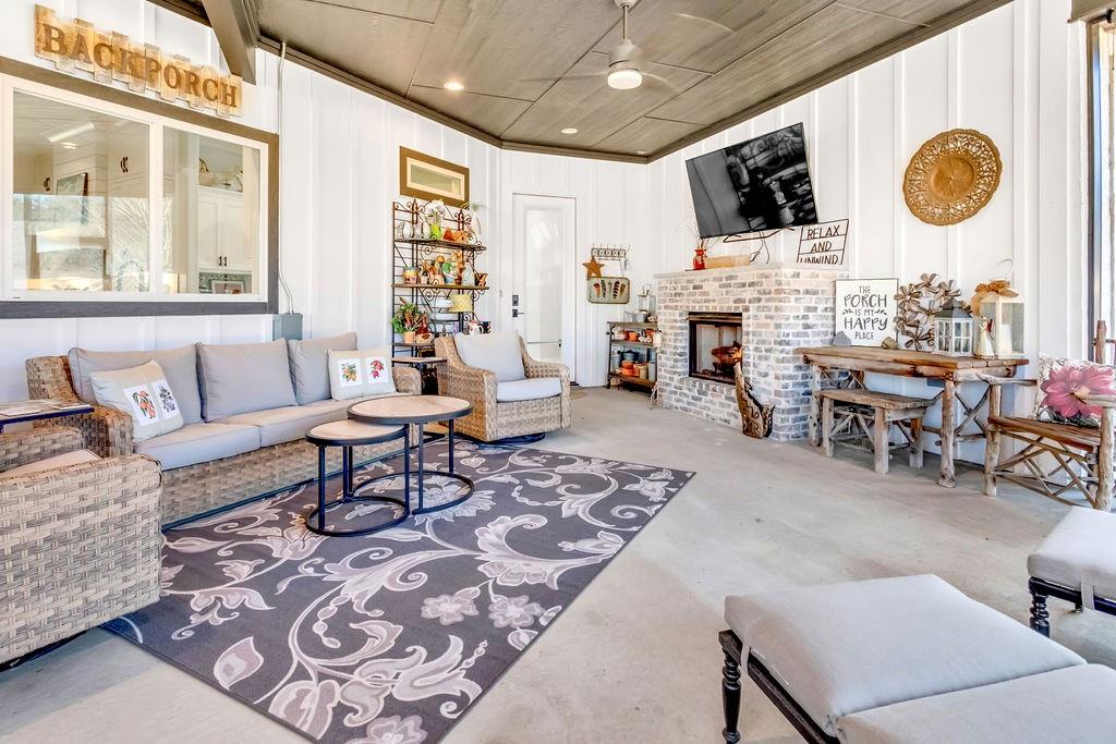 HIDEAWAY - Residential