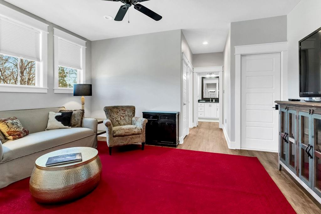 HIDEAWAY - Residential