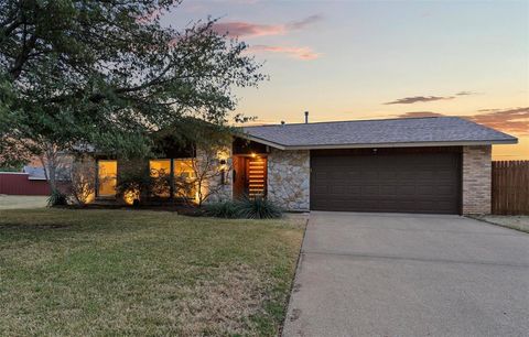 Photo of 3736 Pageant Place, Dallas, TX 75244 (MLS # 21179291)