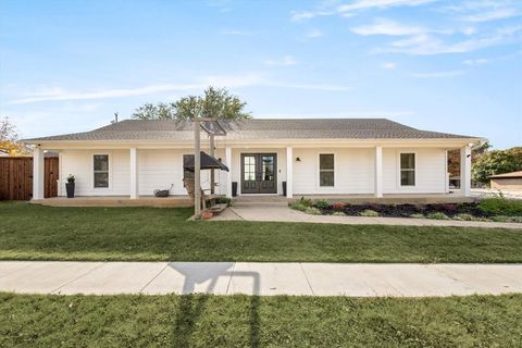 Photo of 1706 Dunn Street, Grapevine, TX 76051 (MLS # 21004108)