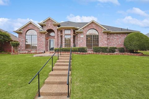 Single Family Residence in Carrollton TX 2780 Summertree Drive.jpg