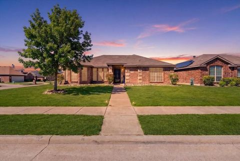 Photo of 2001 Woodmere Drive, Lancaster, TX 75134 (MLS # 21208948)