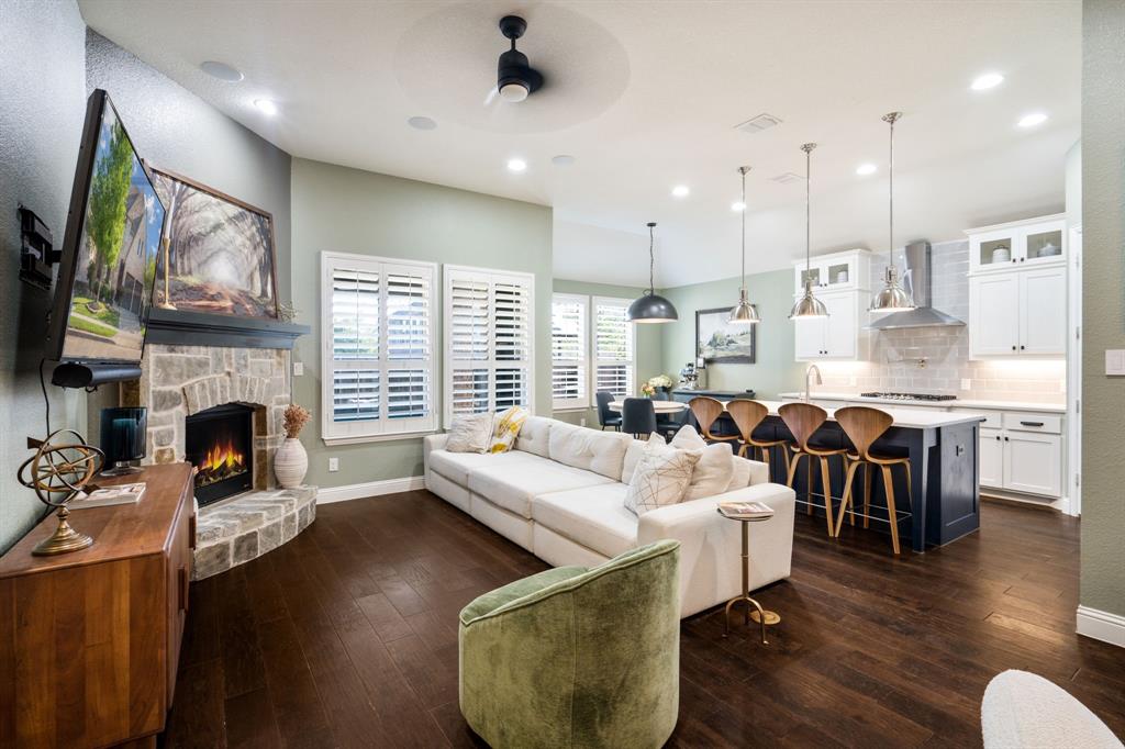 1501 SNOWDROP Drive