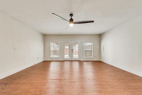 1817 Crooked Lane Fort Worth TX 76112