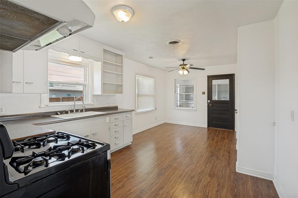 202 W Cherry Street