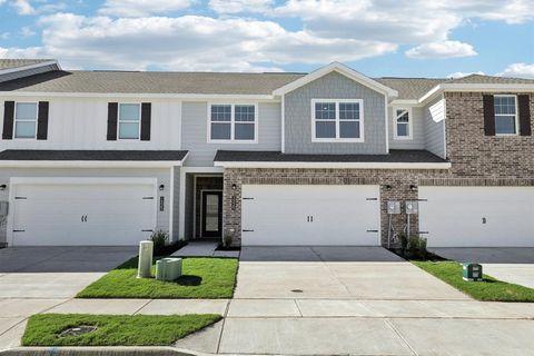 Photo of 230 Pourtales Ln, Cedar Hill, TX 75104 (MLS # 21245215)