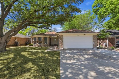 1140 W Hills Terrace Saginaw TX 76179