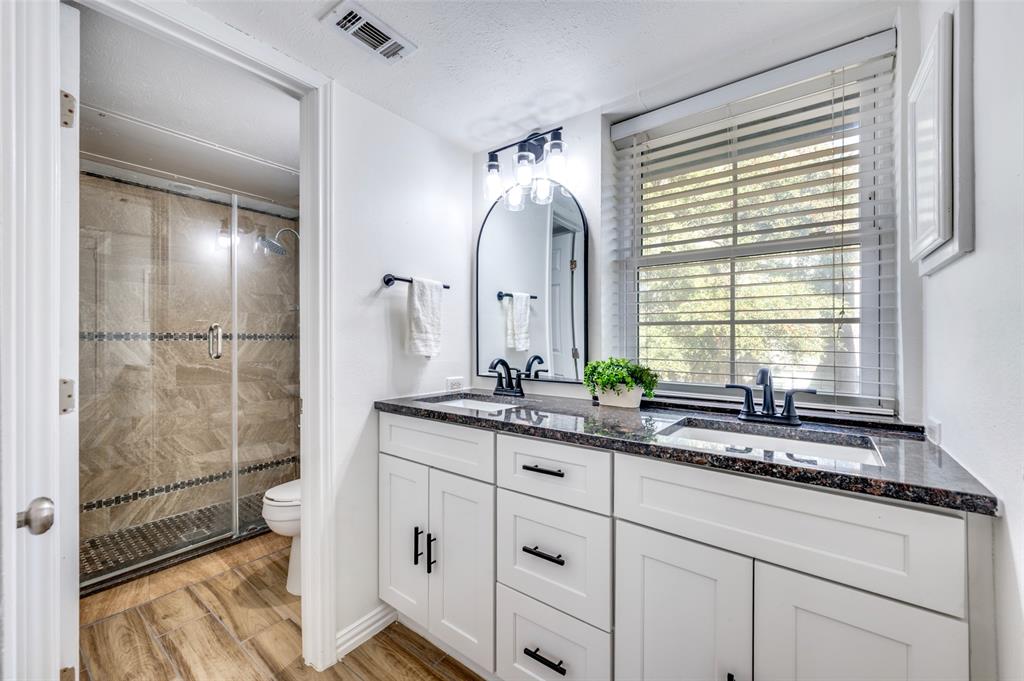 Glen Oaks Twnhms Condo - Residential