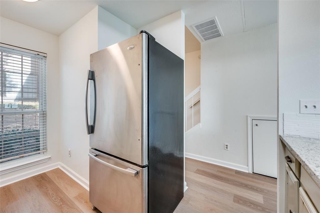 Glen Oaks Twnhms Condo - Residential