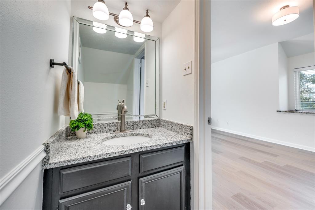 Glen Oaks Twnhms Condo - Residential