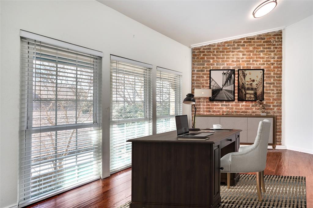 Glen Oaks Twnhms Condo - Residential