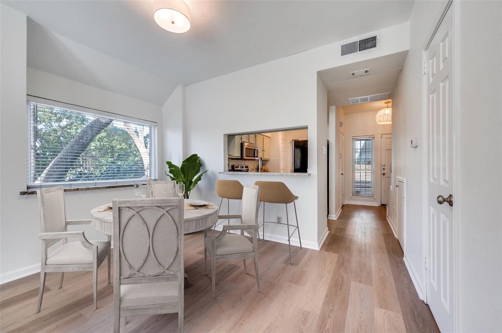 Glen Oaks Twnhms Condo - Residential