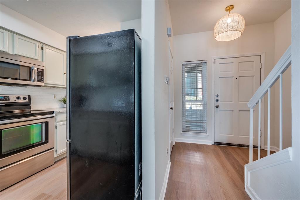 Glen Oaks Twnhms Condo - Residential