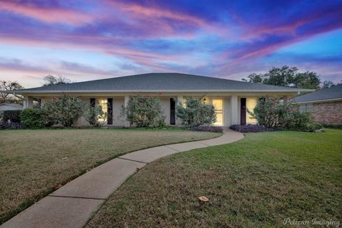 Photo of 1545 Concord Drive, Shreveport, LA 71105 (MLS # 21124963)