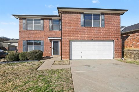 Photo of 1712 Morrison Drive, Fort Worth, TX 76112 (MLS # 21161154)