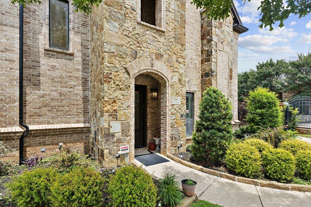 2157 Lookout Court