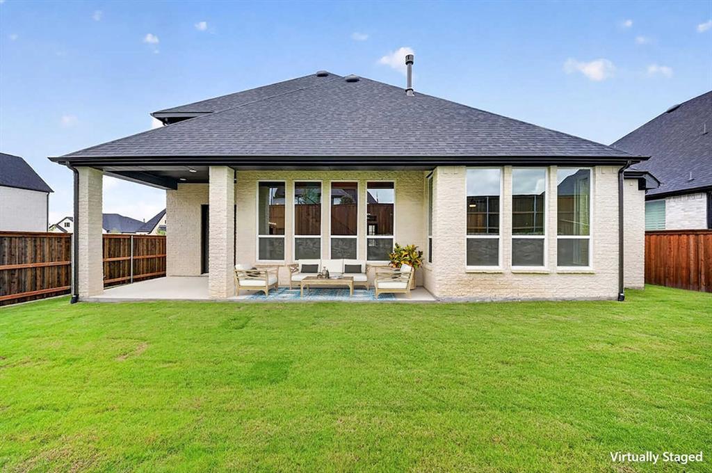 932 Shady Oaks Drive