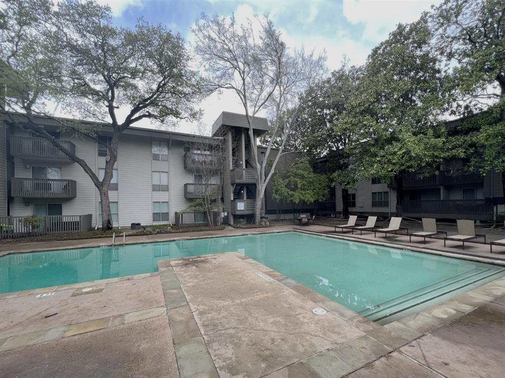 River Oaks Condos - Residential