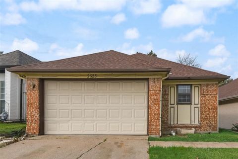Photo of 2523 Beverly Hills Lane, Mesquite, TX 75150 (MLS # 21141543)
