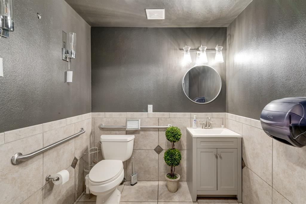 Highland Park - Commercial Sale