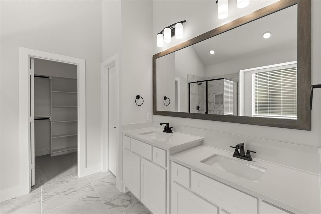 Las Lomas - Residential