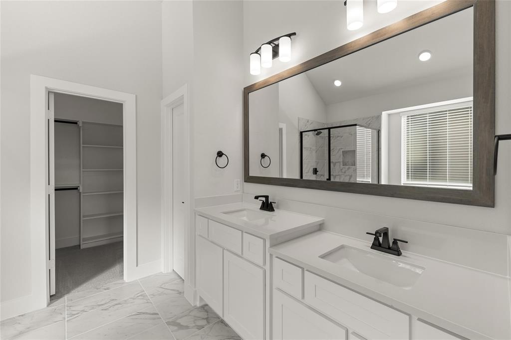 Las Lomas - Residential