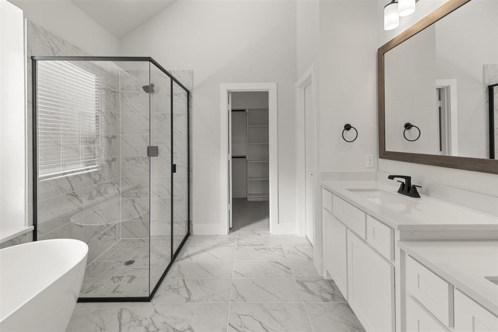 Las Lomas - Residential