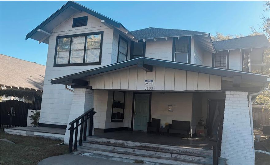 Charming 1-bedroom, 1-bath unit in the historic Fairmount-Southside neighborhood of Fort Worth. This move-in-ready home includes all utilities — electricity, water, high-speed internet, and gas are all included in the rent. One simple payment.  Built in 1927, the building maintains classic architectural character while offering modern comfort. Ideally located near major highways and shopping, you’ll enjoy effortless access to downtown Fort Worth and the wider metro area — perfectly suited for commuters who value convenience and lifestyle. Off-street parking is available. Unit features include: Generous open living area with natural light; Updated kitchen with appliances; Private bath with contemporary finishes.