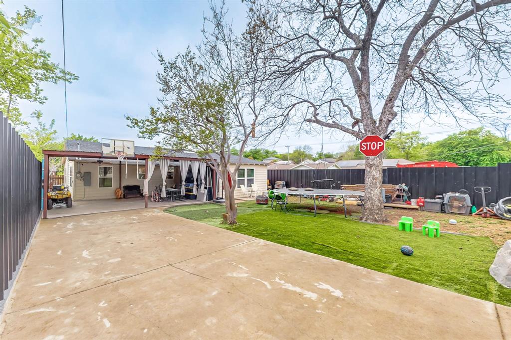 1205 E Harvey Avenue