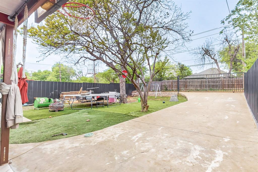 1205 E Harvey Avenue