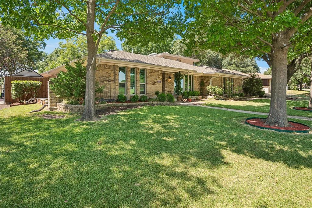 2216 Grandview Drive